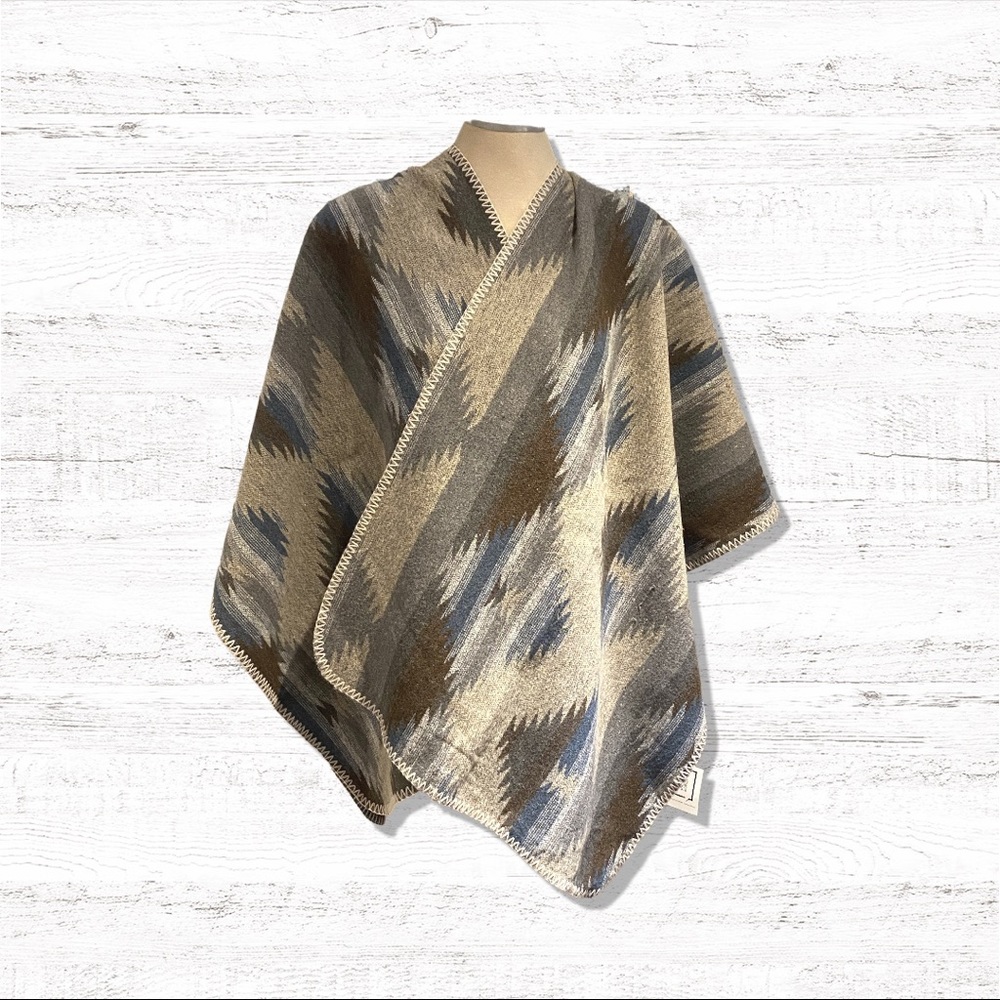 Poncho - Picture 4 of 4